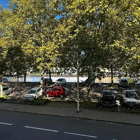 Le Du Faubourg *